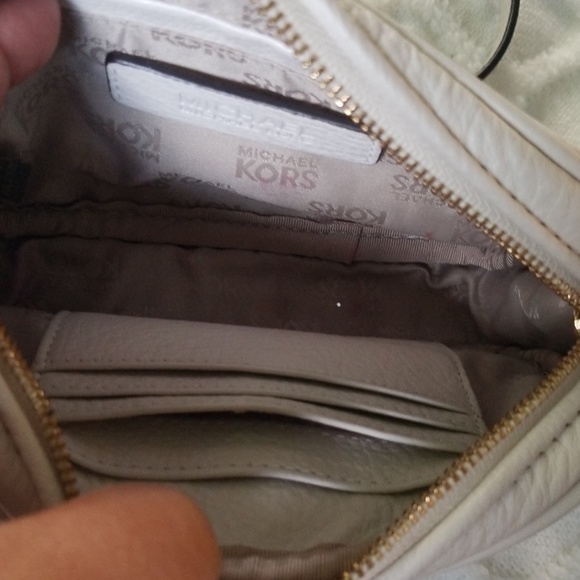 Michael Kors Hamilton white small crossbody - Picture 6 of 8